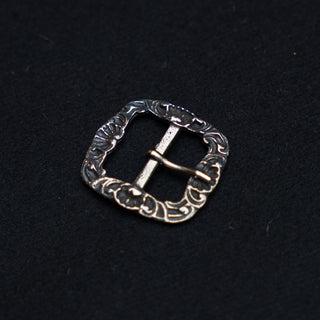 Spenne - Knespenne - Vestespenne - Tinn - 35x32 mm