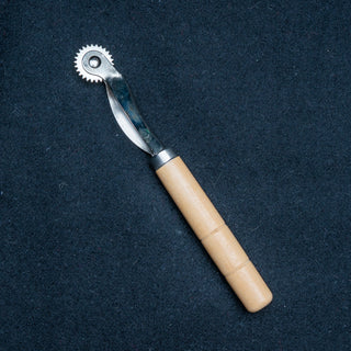 Rissehjul med trehåndtak - 17 cm