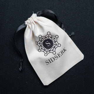 Oppbevaringspose i stoff - Naturfarget med logo - 13 cm x 18 cm - Sidserk