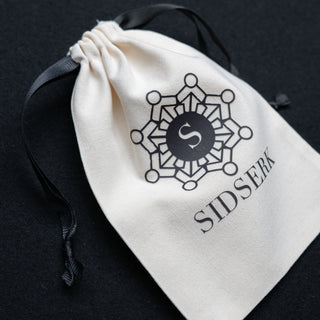 Oppbevaringspose i stoff - Naturfarget med logo - 13 cm x 18 cm - Sidserk