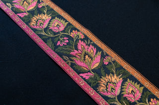 Bånd Berit - Svart og Rosa - 71 mm