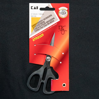 Verdens beste saks - KAI broderisaks N5135 - Svart - 13,5cm