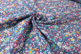 Printet bomull - Blå blomstereng - 110 gr - Pris pr 10 cm