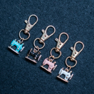 Nøkkelring - Symaskinsform - Turkis, svart, rosa og hvit