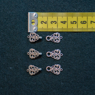 Synnøve liten hekte - Vestespenne - Tinn - 28 mm