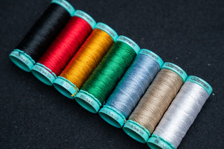 Knapphullsilke - Gütermann 100% silke - 30 m - Håndsøm