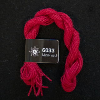 Broderigarn - Ull - Perle 70 - Hillesvåg Ullvarefabrikk - Frisk mørk rød 6033