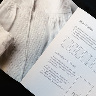 Beskrivelse - KUN Skjorte - Broderi og montering - Rogaland - Rogalandsbunad
