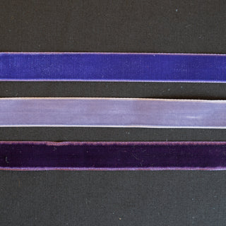 Lilla fløyelsbånd med bredde 16 eller 23 mm i høy kvalitet til bunad og festdrakt.